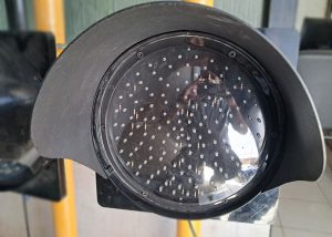 Weather-resistant traffic signal light enclosure housing