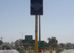 Solar traffic signal blinker with solar panel and LED flashing head